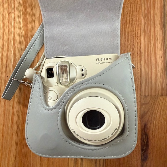 Instax Mini 7s w/ case - Picture 6 of 6